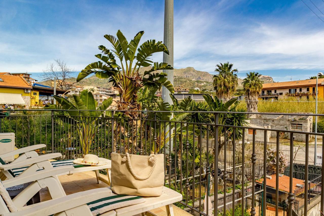 Villetta Desiderio Apartment Giardini Naxos Exteriör bild